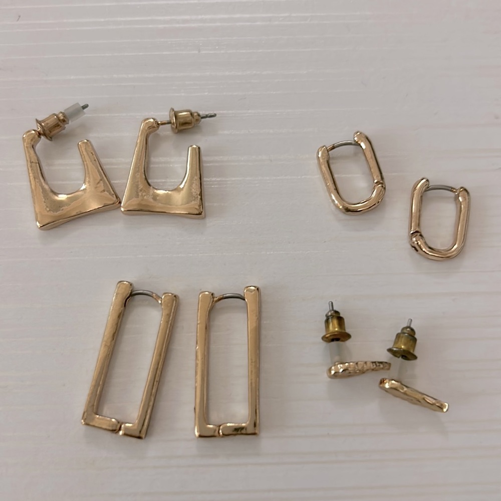 4 pairs of GOLD earrings !! ⭐️🌟